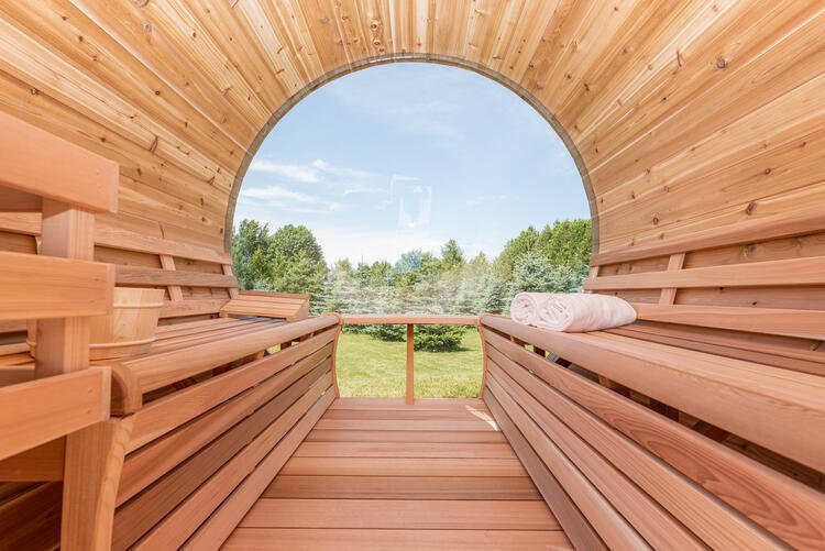 2078_Panoramic_sauna_interior_knotty_cedar_Leisurecraft_Europe.01a352ba06d90c4c547c1bc9ebf20356